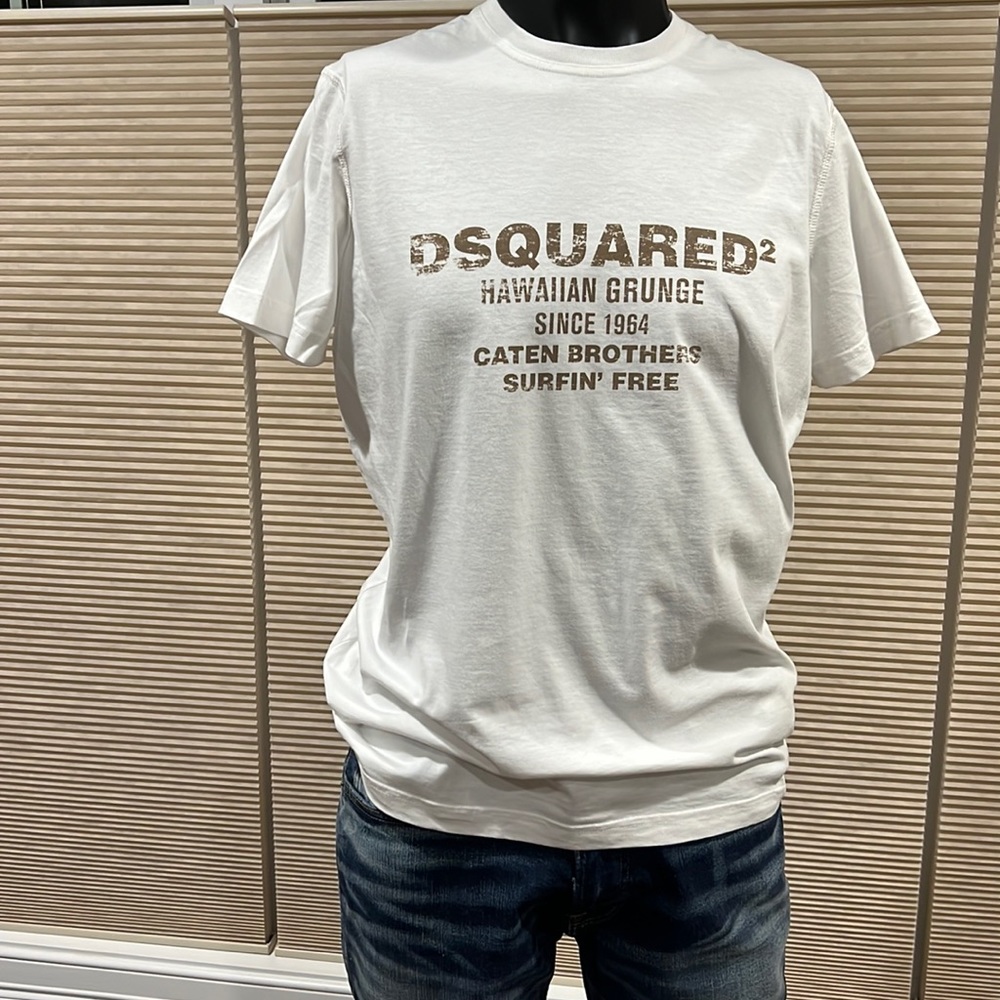 Dsquared2
logo-print short-sleeve T-shirt